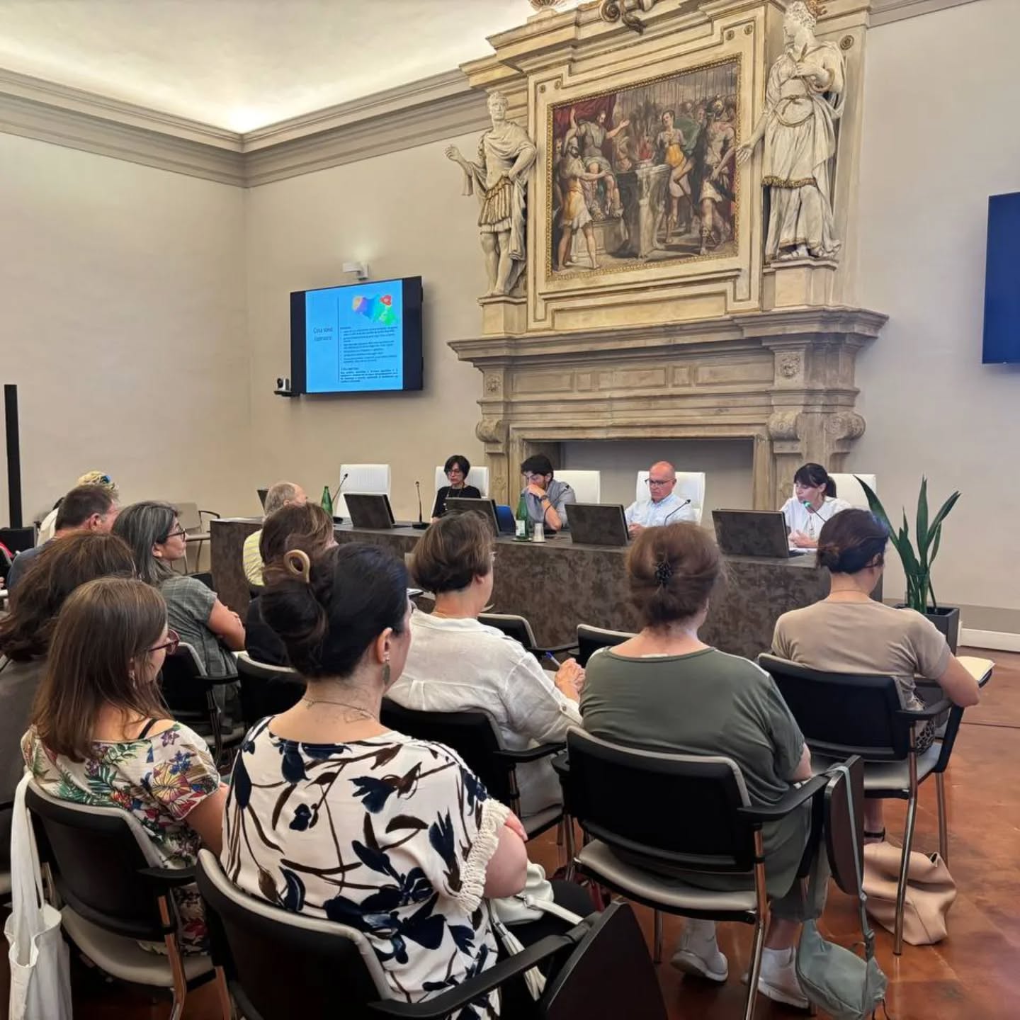 🤝 Unire competenze per valorizzare il territorio!
Oggi a Palazzo Zani, sede del Consorzio della Bonifica Renana, so è tenuto un incontro formativo con le guide ambientali per raccontare il valore del sistema di bonifica e del patrimonio idraulico della pianura.
💧 Storia, sostenibilità, tutela ambientale e cultura dell’acqua come leve per un turismo consapevole e un futuro più verde.
Insieme a Sustenia, Burana, Renana, CER e ANBI, per costruire conoscenza, collaborazione e visione condivisa.
🌍 Dove l’acqua è ben gestita, nasce valore per tutti.
#CulturaDellAcqua #TutelaAmbientale #Sostenibilità #BonificaRenana #BonificaBurana #ConsorzioCER #EducazioneAmbientale #TurismoSostenibile #TerritorioEmiliano #AcquaRisorsaViva #Biodiversità #GestioneIdraulica #FuturoSostenibile