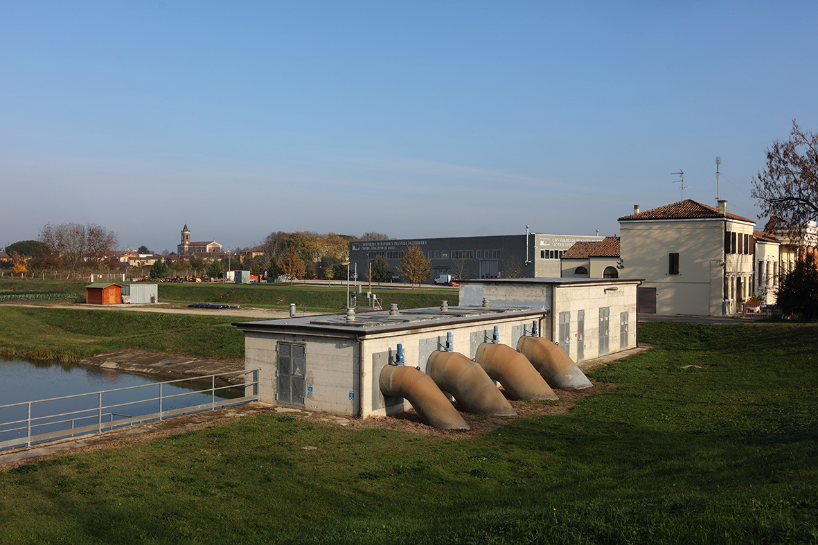 Intervento sul canale Naviglio a Baura per garantire scolo delle acque e irrigazione