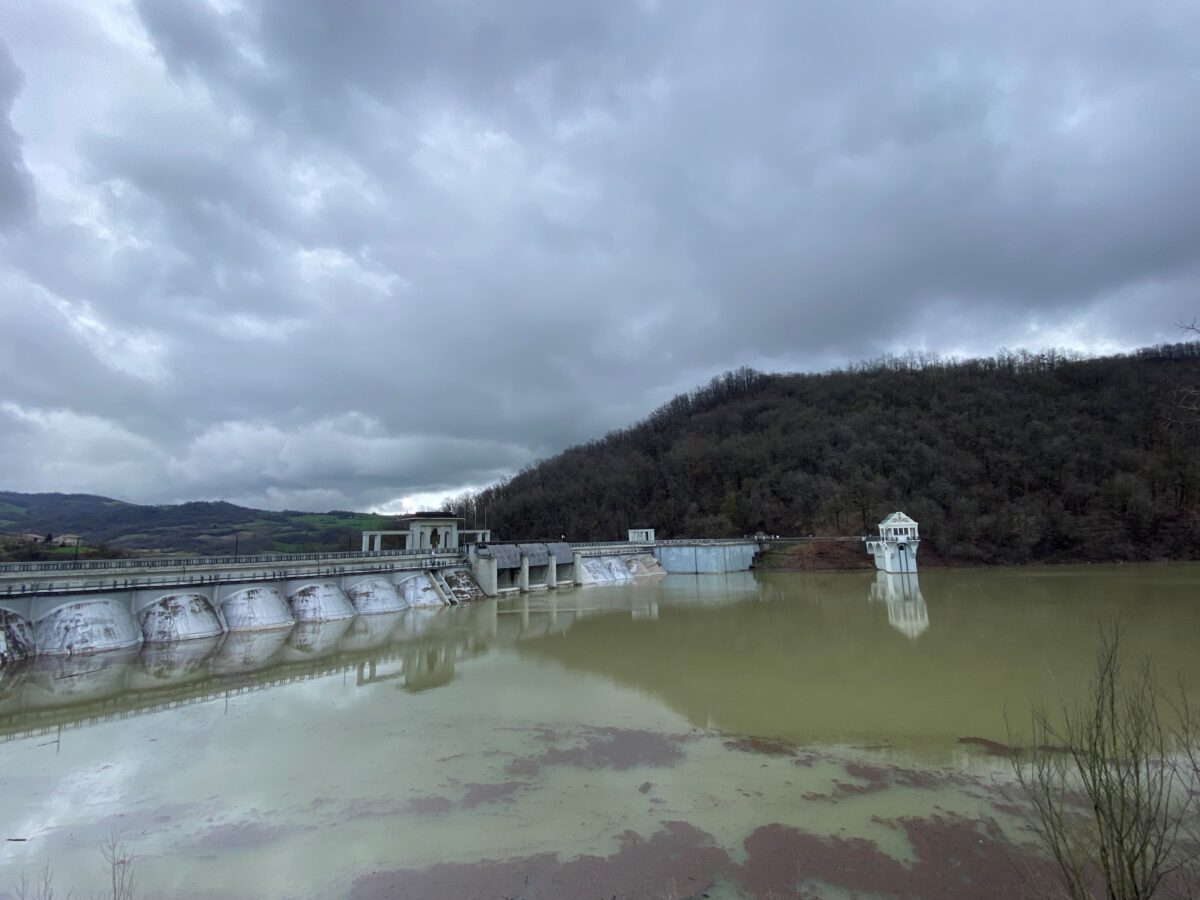 È IN CORSO LA TRACIMAZIONE DALLA DIGA DEL MOLATO: UNO “SPETTACOLO” CHE SA DI SVILUPPO E TUTELA DEL TERRITORIO