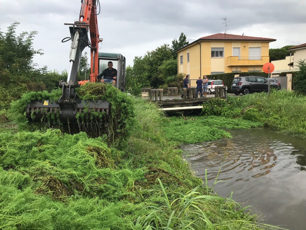 #MALTEMPO VIOLENTO: CONSORZI DI BONIFICA AL LAVORO NELLE ZONE FLAGELLATE DA PIOGGIA E VENTO.  LE SPIAGGE DELLA VERSILIA PRESERVATE GRAZIE ALL’AZIONE DELLE  IDROVORE