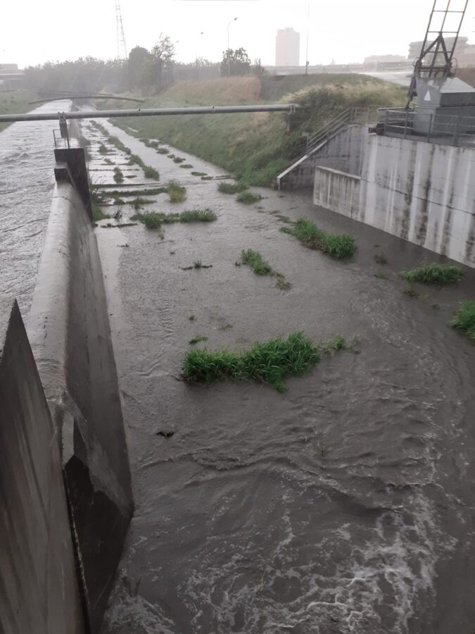 Piogge intense su Piacenza: si accendono le pompe idrovore della Finarda a protezione della città