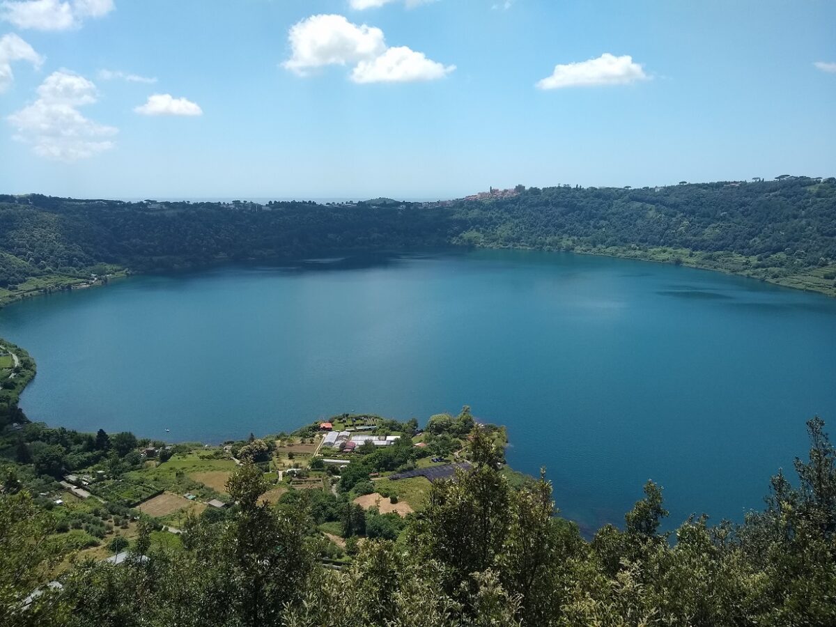 I LAGHI ROMANI SONO MALATI ED IL VIRUS SI CHIAMA UOMO