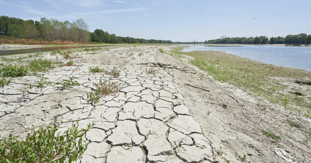 NON PIOVE SUL PIAVE. LA CRISI IDRICA STA CAMBIANDO L’HABITAT COSTIERO DEL NORDEST ITALIANO. LEMBI DI TERRA TRASFORMATI IN PENISOLE MARINE DOVE L’ECONOMIA PRIMARIA SI STA ADATTANDO