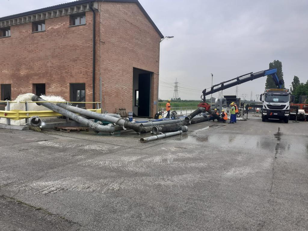 Alluvione-Romagna: sono oltre 100 le pompe idrovore manovrate dalle bonifiche e Protezione Civile che continuano ad allontanare le acque dalle zone colpite