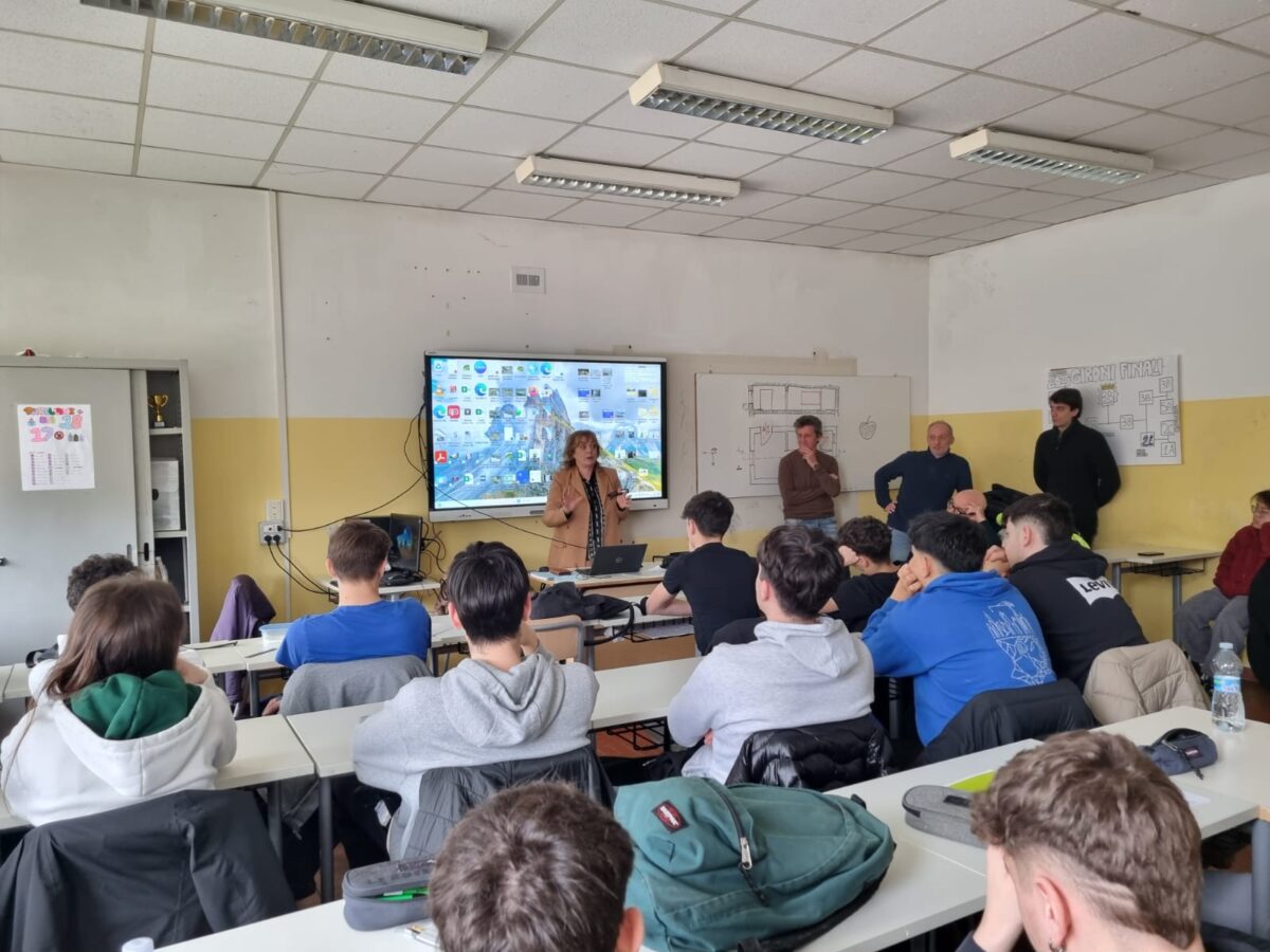 A REGGIO EMILIA 260 STUDENTI FANNO SENTIRE LA LORO VOCE GRAZIE AL PROGETTO “PODCASTER” TARGATO BONIFICA EMILIA CENTRALE