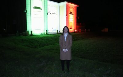 “BAGLIORI NELLA NOTTE”: LA BONIFICA PARMENSE VESTE BOCCA D’ENZA DI TRICOLORE