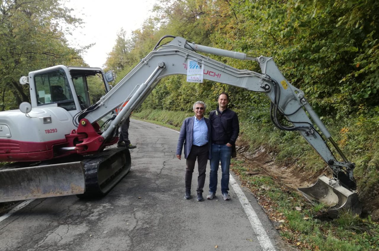 TERMINATI I LAVORI DI REGIMAZIONE DELLA STRADA SARIGNANA-RUSINO. Sopralluogo del direttore generale Fabrizio Useri e del sindaco di Neviano degli Arduini Alessandro Garbasi