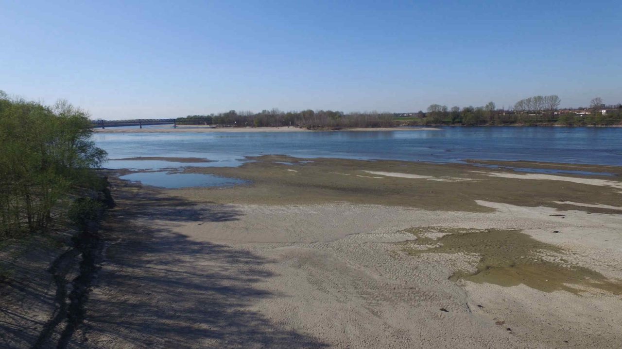 OSSERVATORIO ANBI RISORSE IDRICHE L’ERRATA PERCEZIONE CLIMATICA: LA CRISI IDRICA PROSEGUE. NORDOVEST, COSTA TIRRENICA, BASSO TEVERE, BACINI MONTANI EMILIANI, FERRARESE IN ZONA ROSSA DI CRITICITA’ ESTREMA