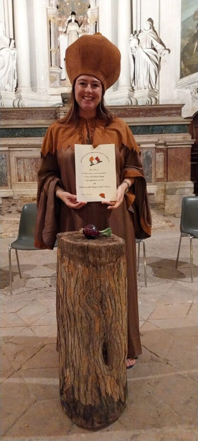 Valentina Borghi entra nella Confraternita della Cipolla di Medicina